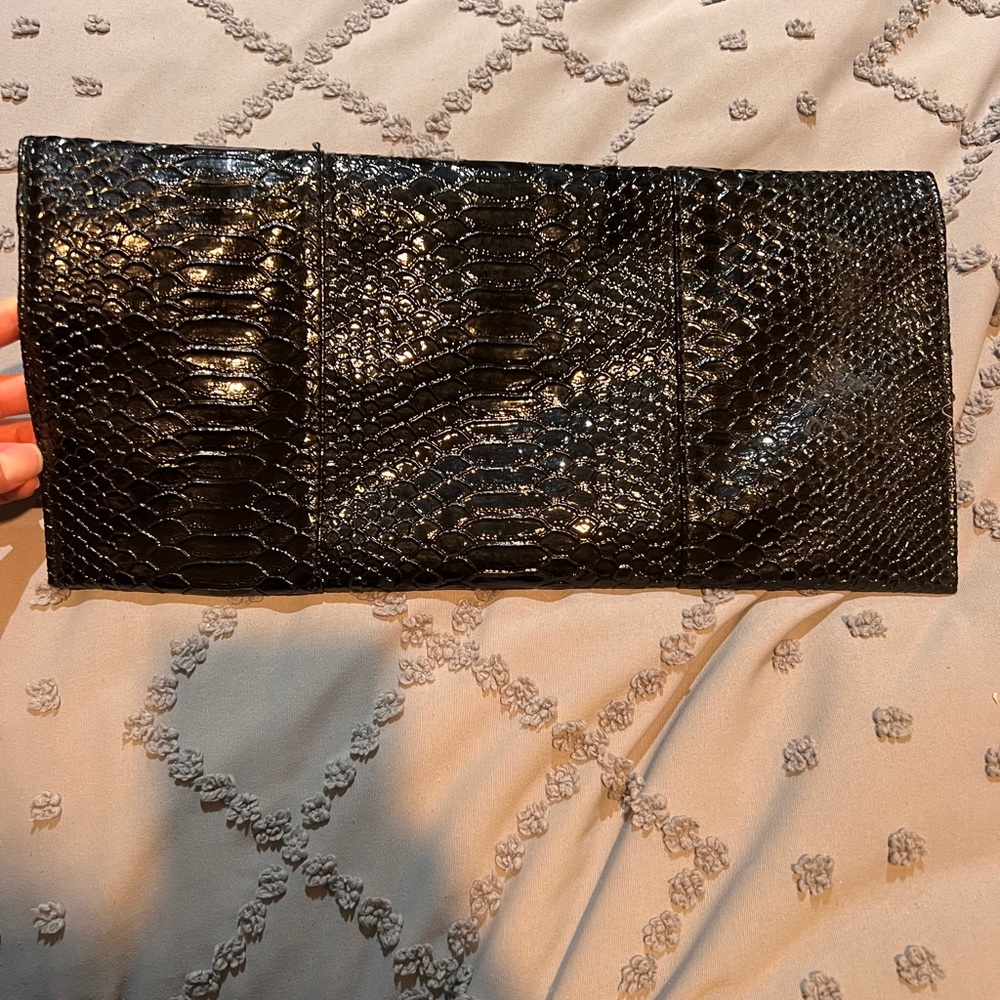 Beautiful black Urban Expressions clutch in snake skim print. With tag. - Picture 2 of 6